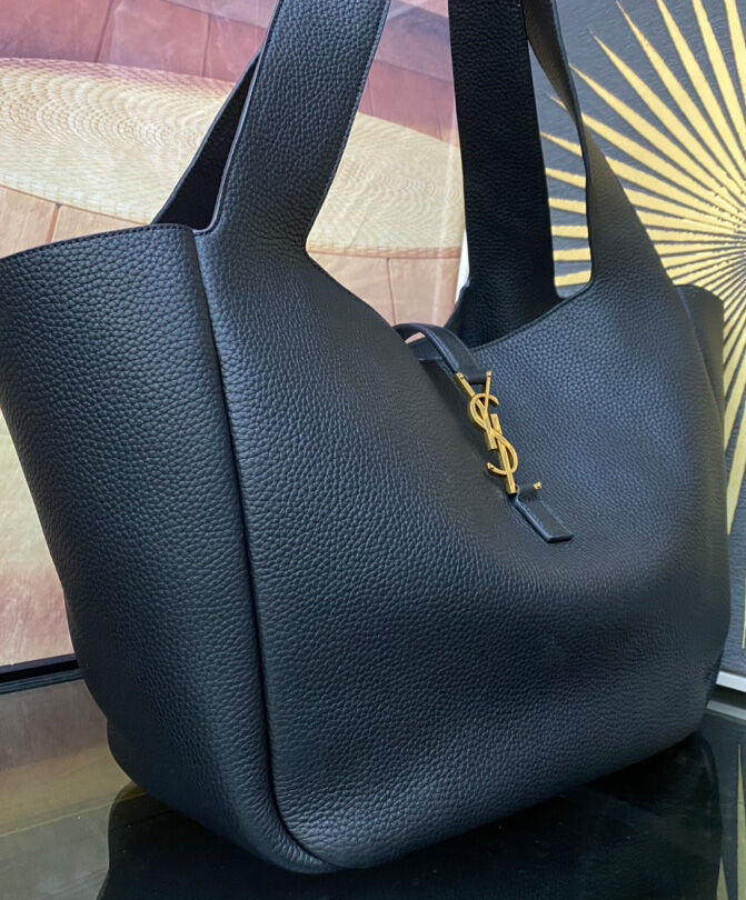 Saint Laurent Bea Tote In Grained Leather Black